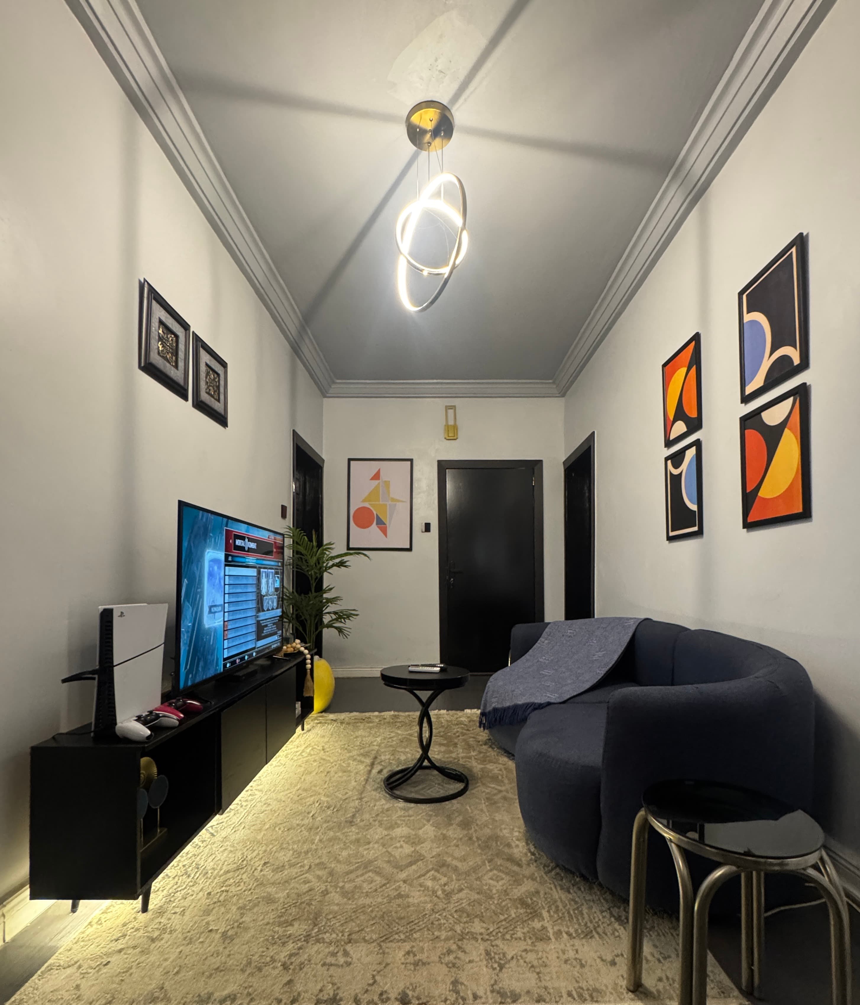 Grandlux One Bedroom Apartment - Image 5