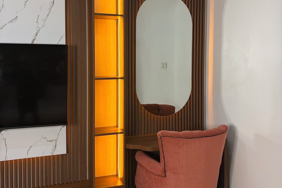 COLOGNE RESIDENCE Deluxe 2-Bedroom Apartment - Image 3