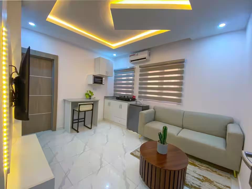 The Lekki Royale B4 - Luxury 1-Bedroom Escape - Image 2