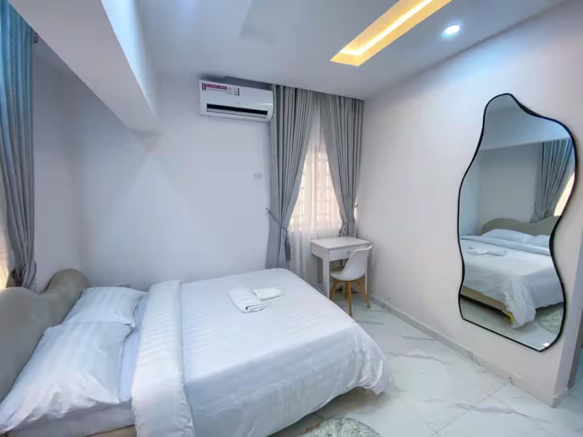 The Lekki Royale B4 - Luxury 1-Bedroom Escape - Image 4