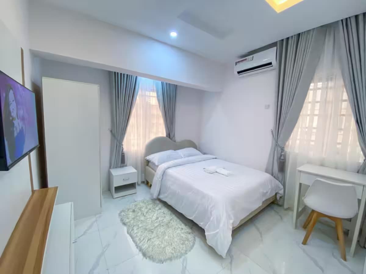The Lekki Royale B4 - Luxury 1-Bedroom Escape - Image 5