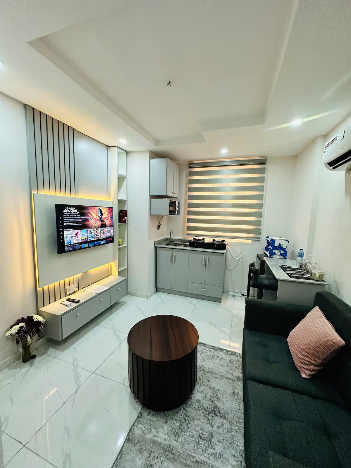 The Ivory Haven B3 - Chic 1-Bedroom Retreat - Image 4