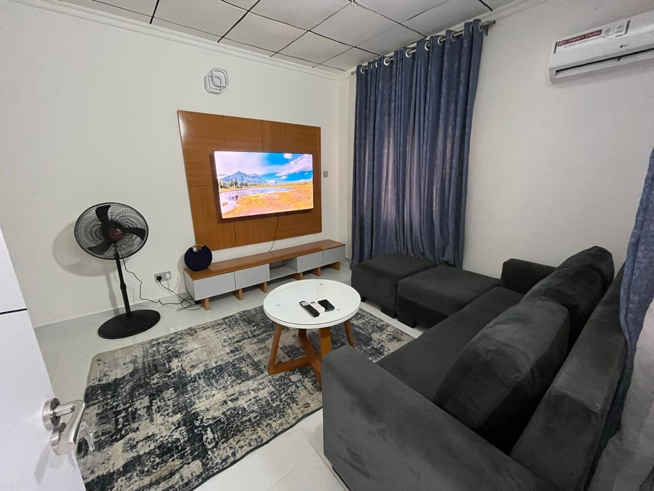 The Crescent Pearl - Refined 1-Bedroom Retreat - Image 2
