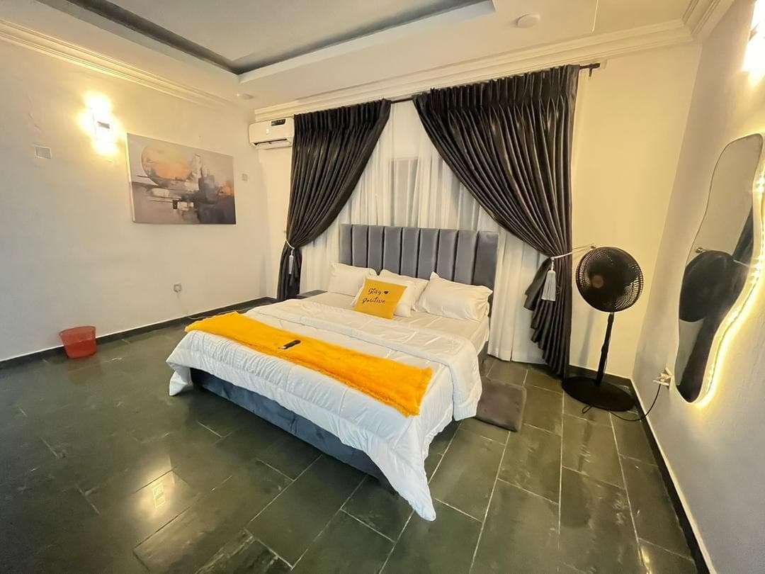 The Crescent Pearl - Chic Studio Hideaway - Image 2