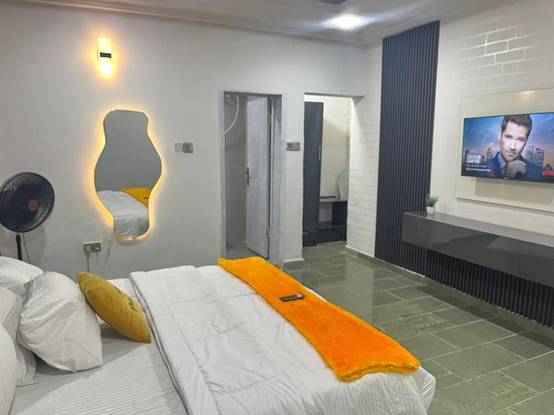 The Crescent Pearl - Chic Studio Hideaway - Image 3