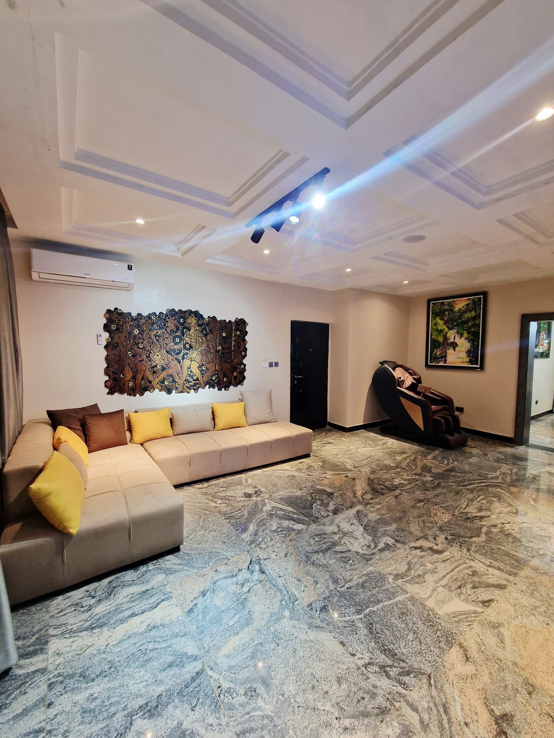 Hoolio X - Luxe 2-Bedroom Retreat - Image 2