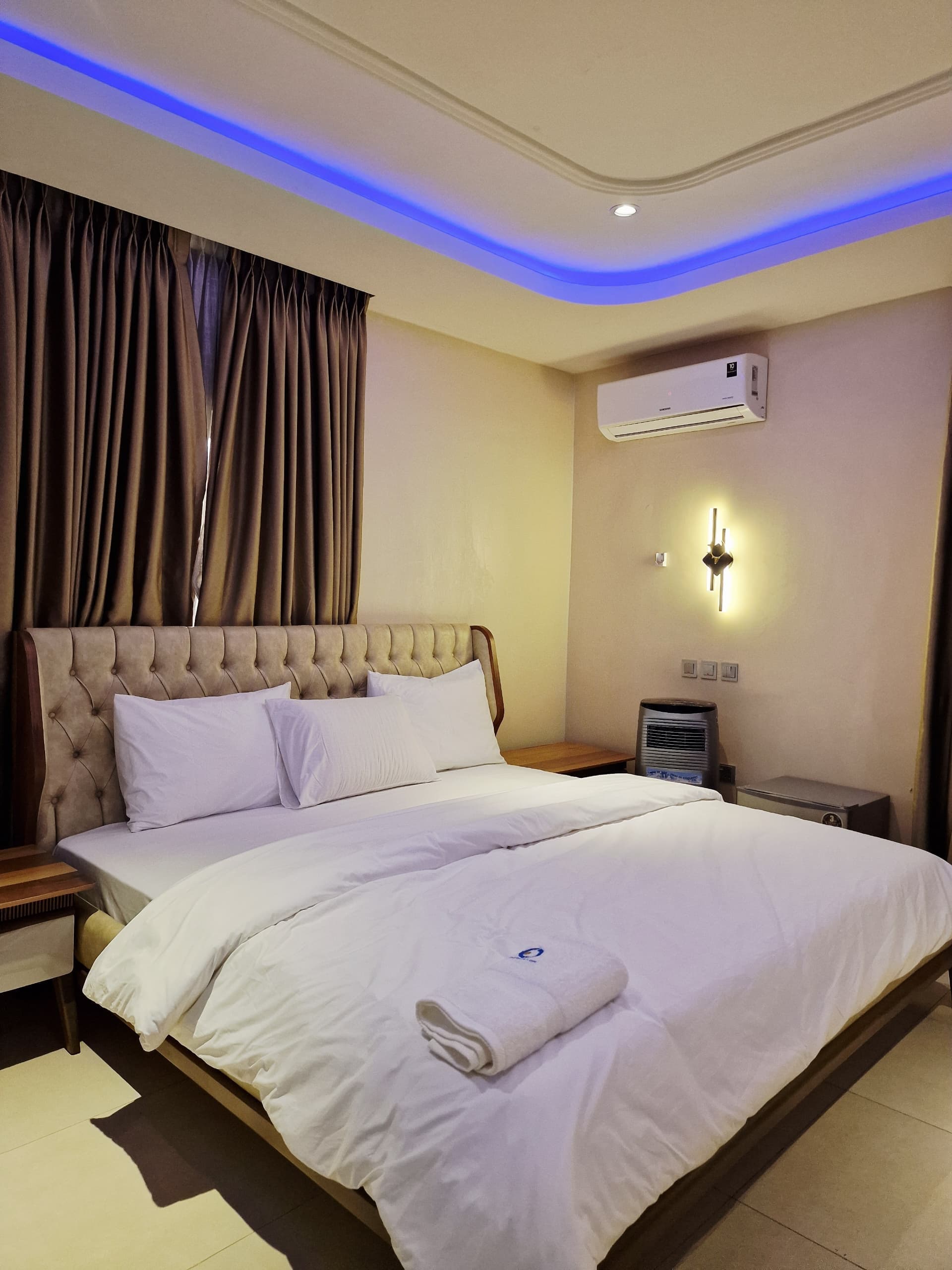 The Hoolio Haven - Refined 2-Bedroom Escape - Image 5