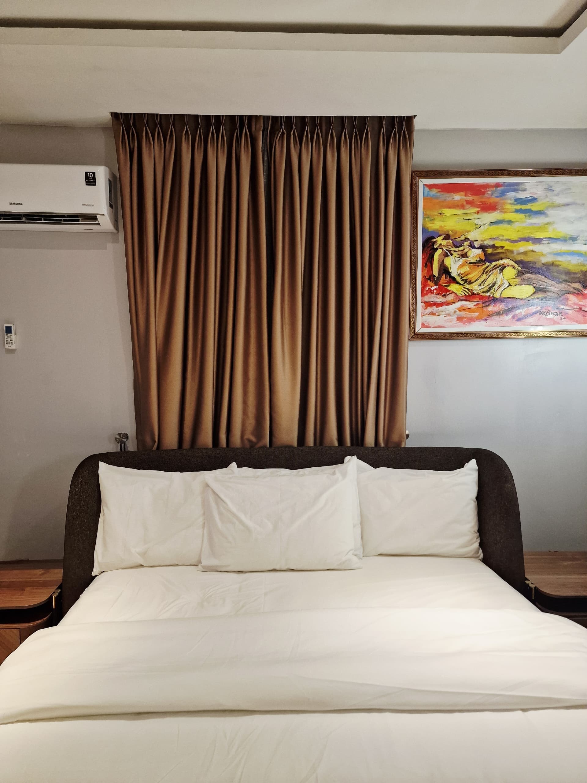 Hoolio Grande Flat 2 - Sophisticated 2-Bedroom Retreat - Image 5