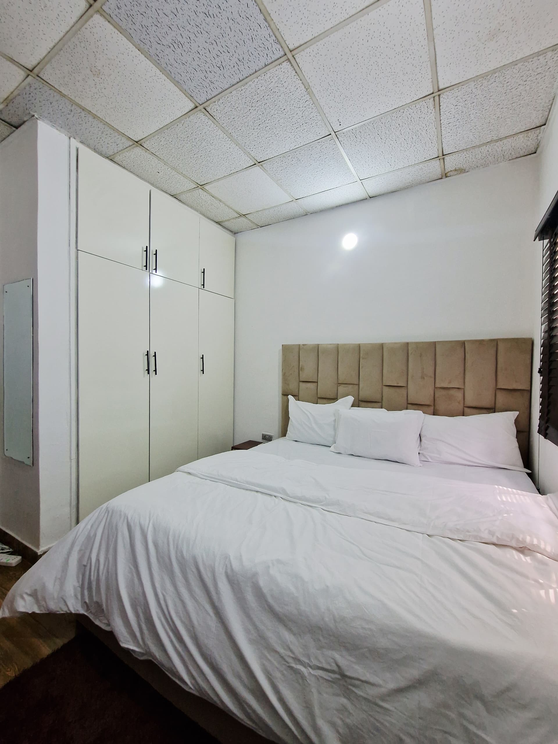 Holy Home - Elegant Game Village Apartment - Image 5