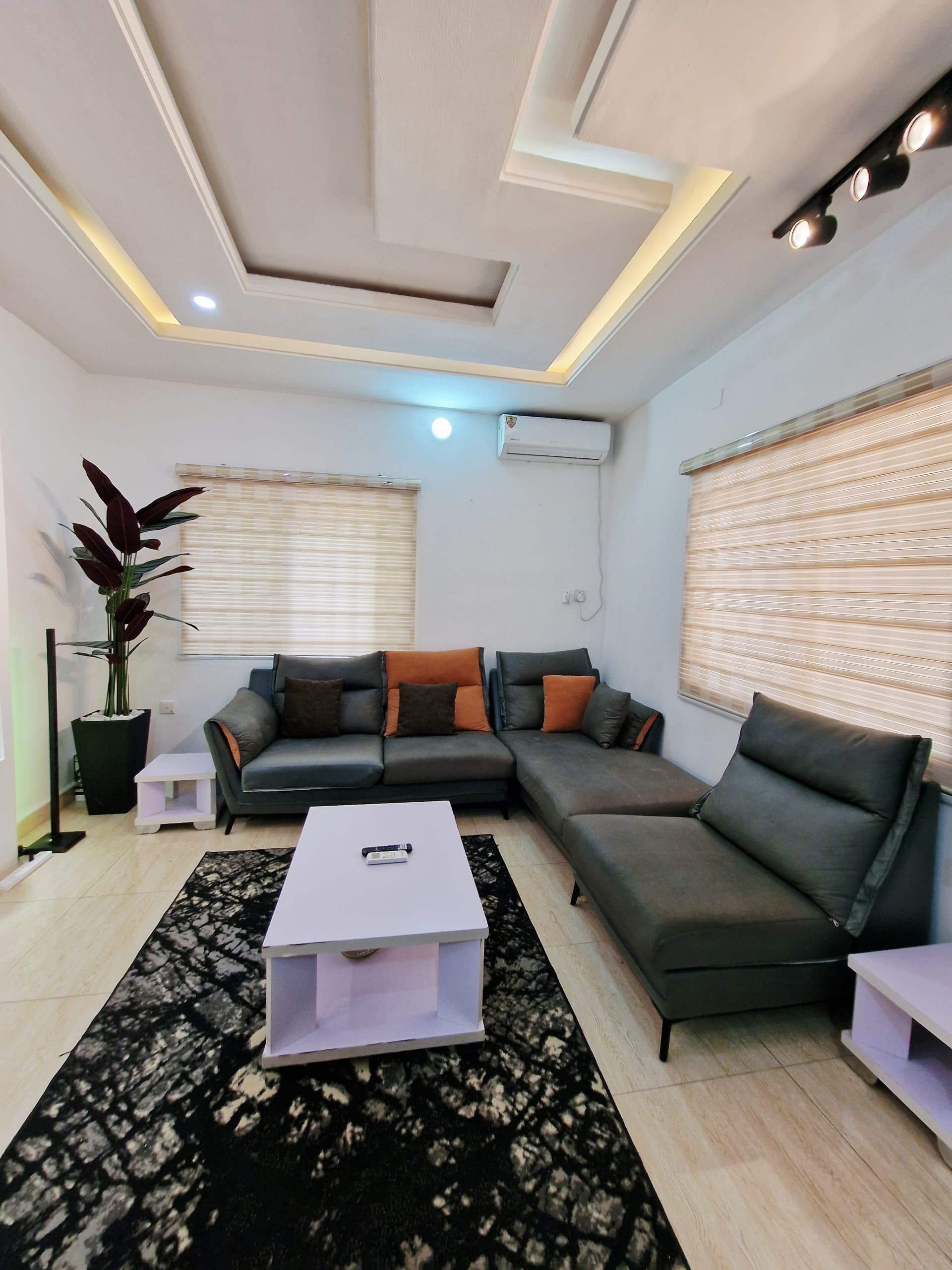 Holy Home - Elegant Game Village Apartment - Image 2