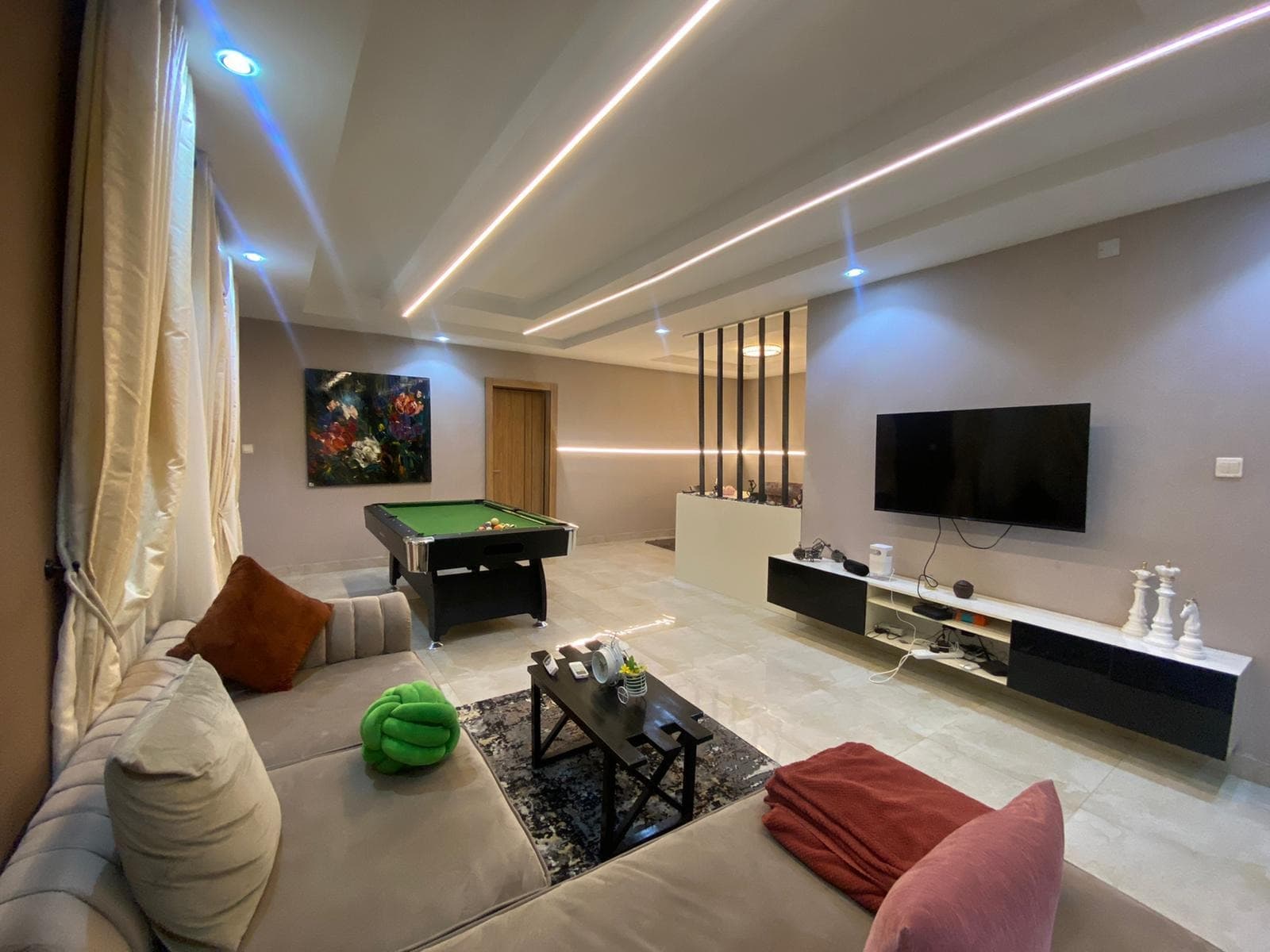The Ivory Suite - Elegant 2-Bedroom Corporate Retreat