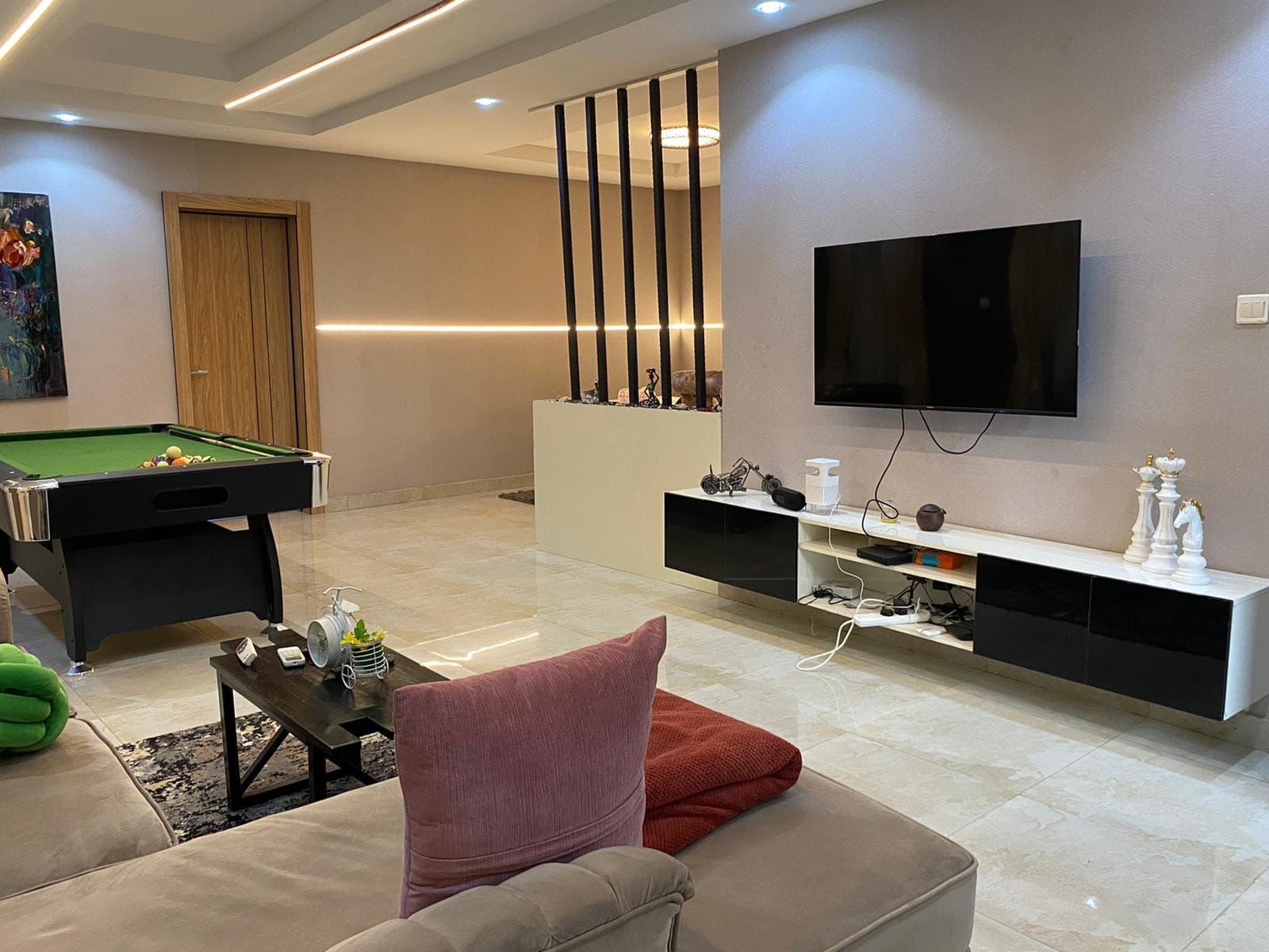 The Ivory Suite - Elegant 2-Bedroom Corporate Retreat - Image 4