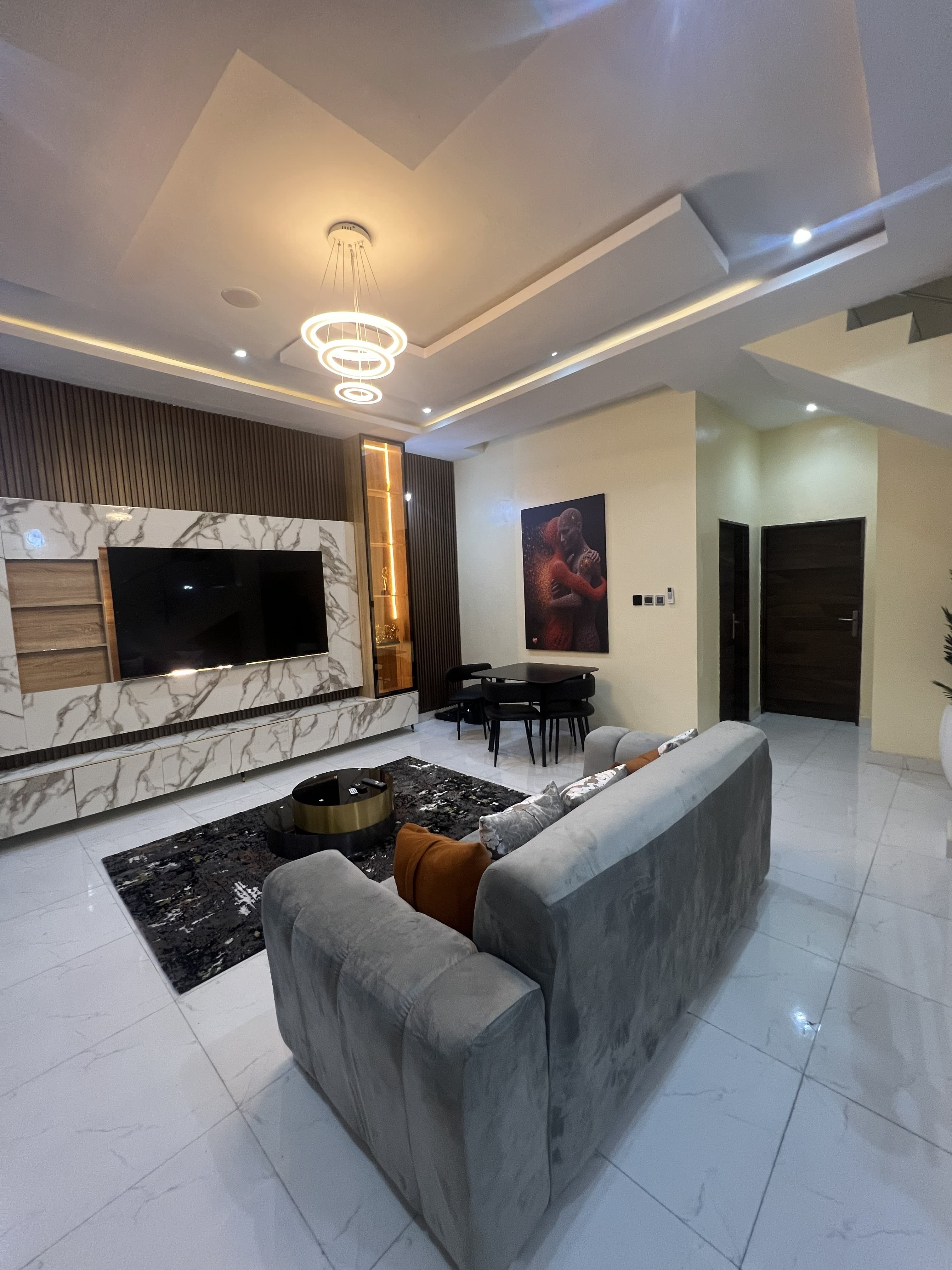 Luxury 4-Bedroom Short-Let Apartment - Image 2