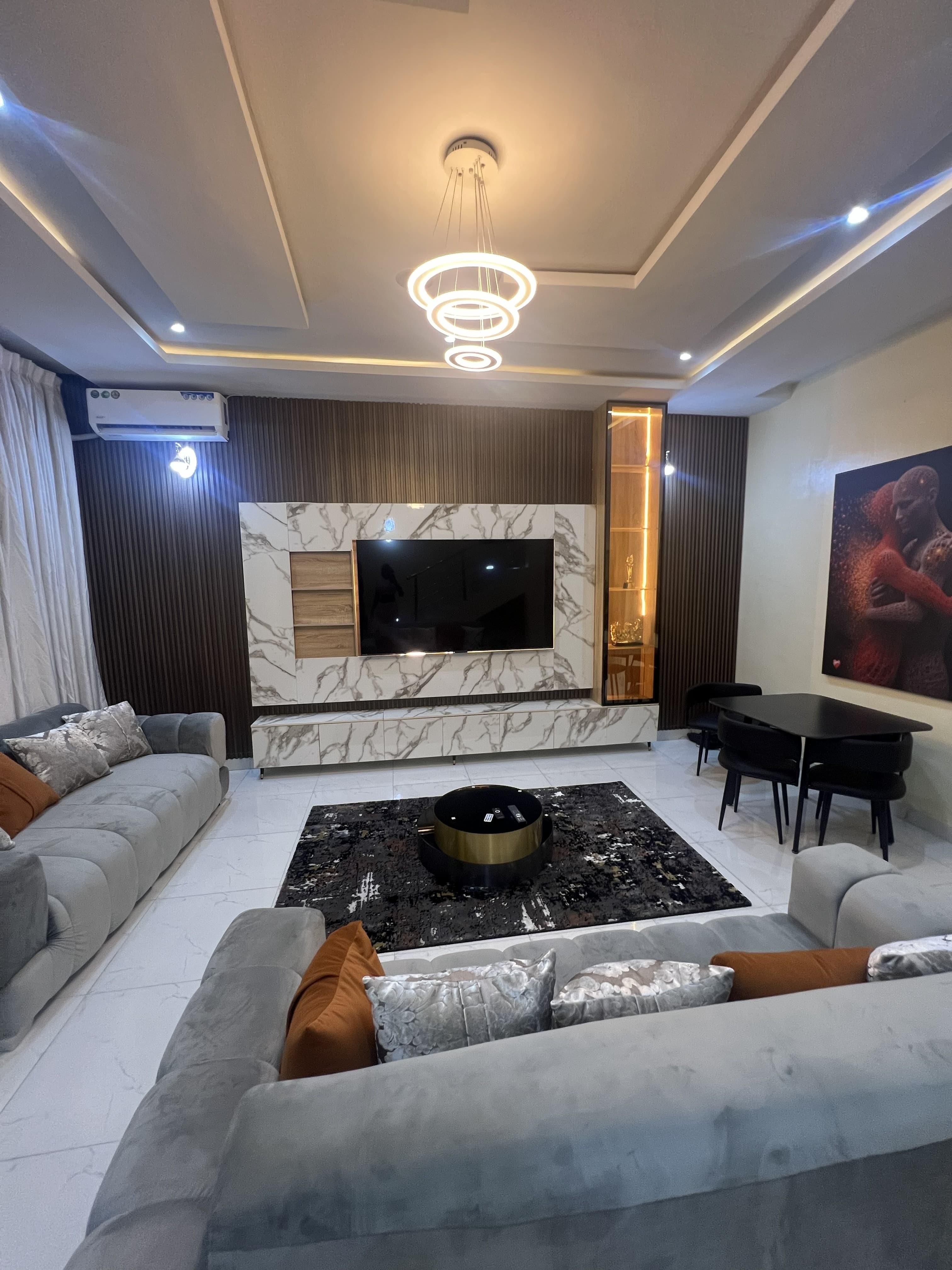 Luxury 4-Bedroom Short-Let Apartment - Image 3