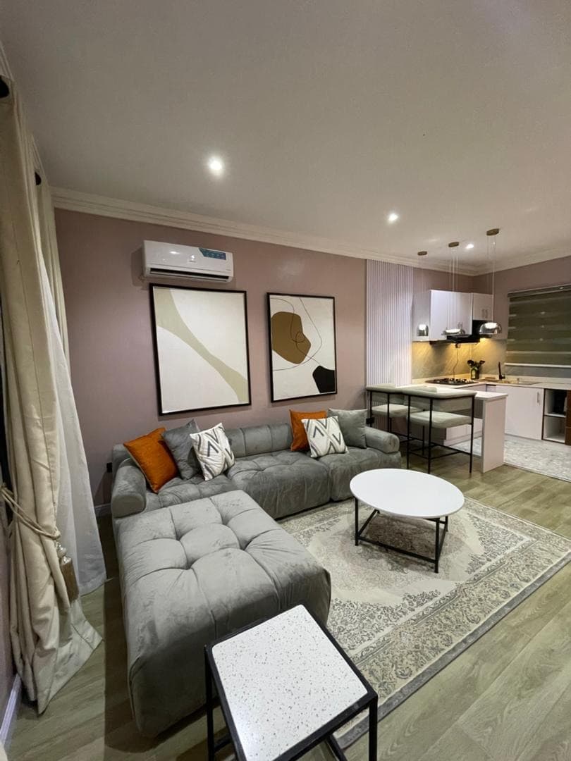 Mavis Pearl - Elegant 1-Bedroom Smart Retreat - Image 2