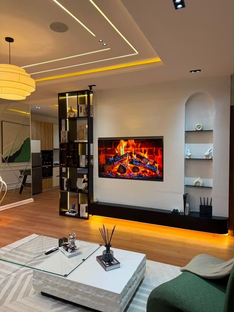 Ciné Maison - Luxe 2-Bedroom Cinematic Maisonette - Image 3