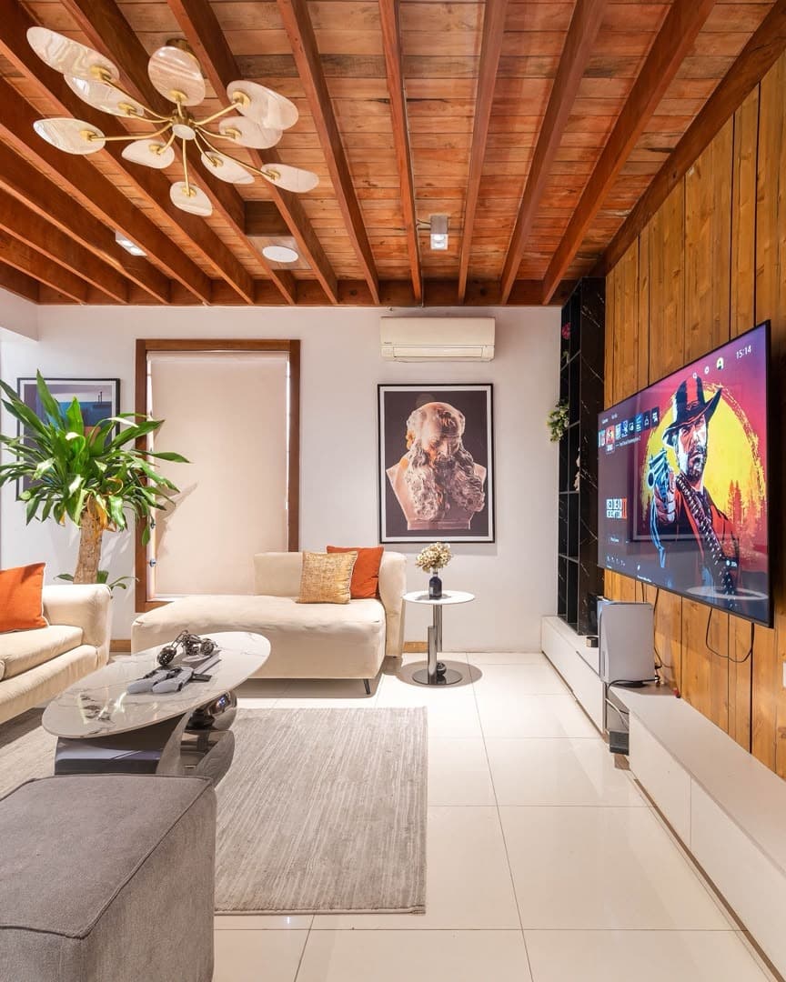 Luxury 2-Bedroom Uptown Loft Maisonette - Image 2