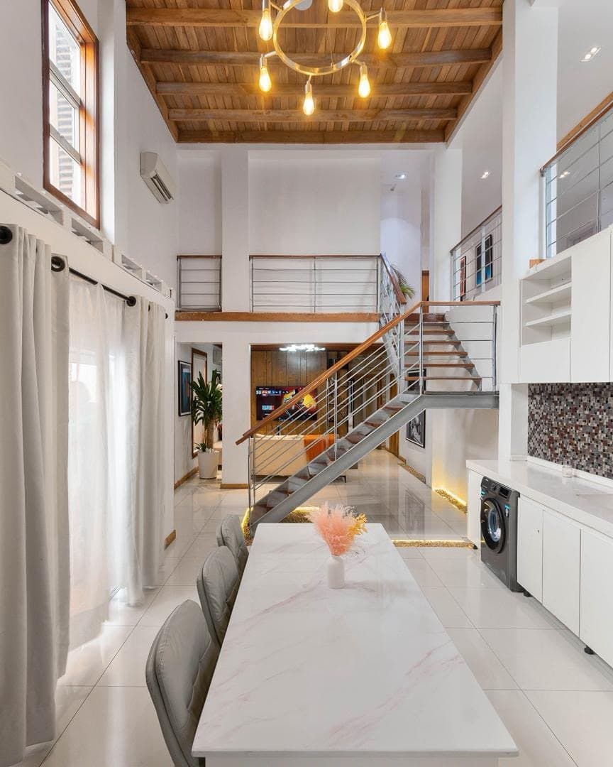 Luxury 2-Bedroom Uptown Loft Maisonette - Image 5