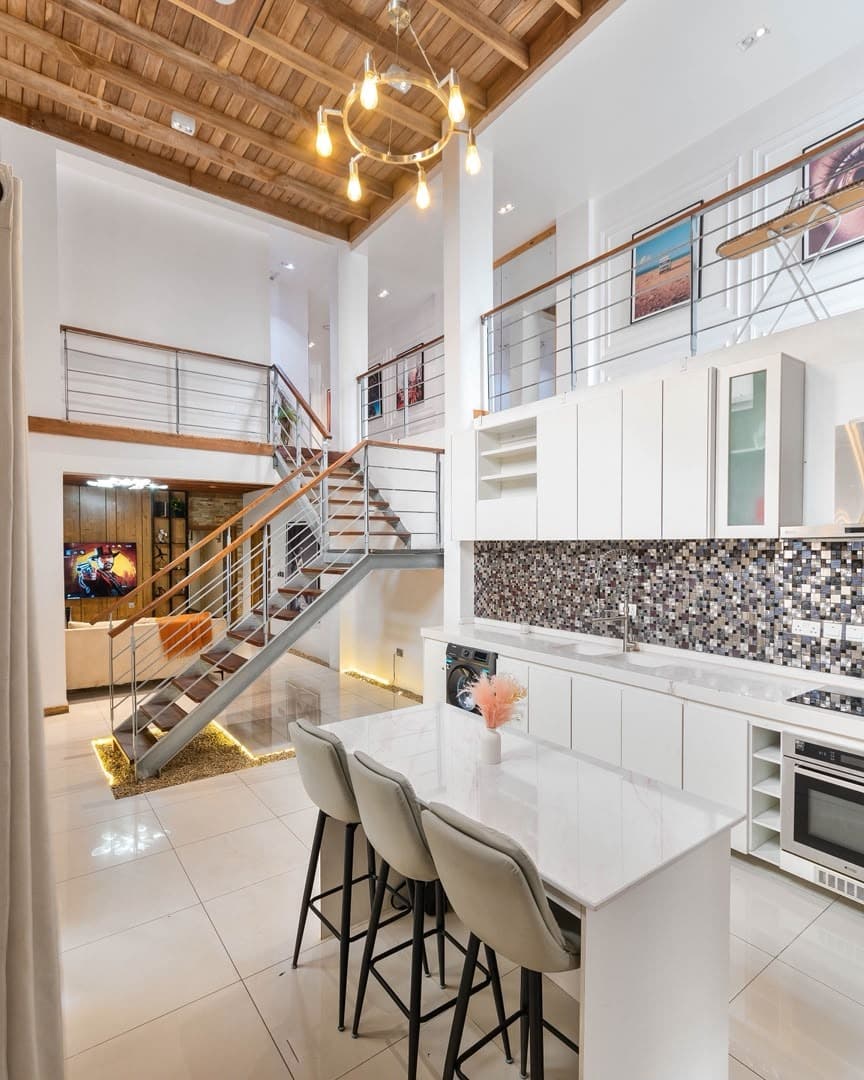Luxury 2-Bedroom Uptown Loft Maisonette - Image 4