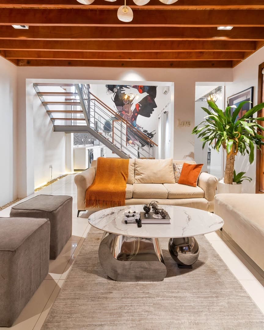 Luxury 2-Bedroom Uptown Loft Maisonette - Image 3