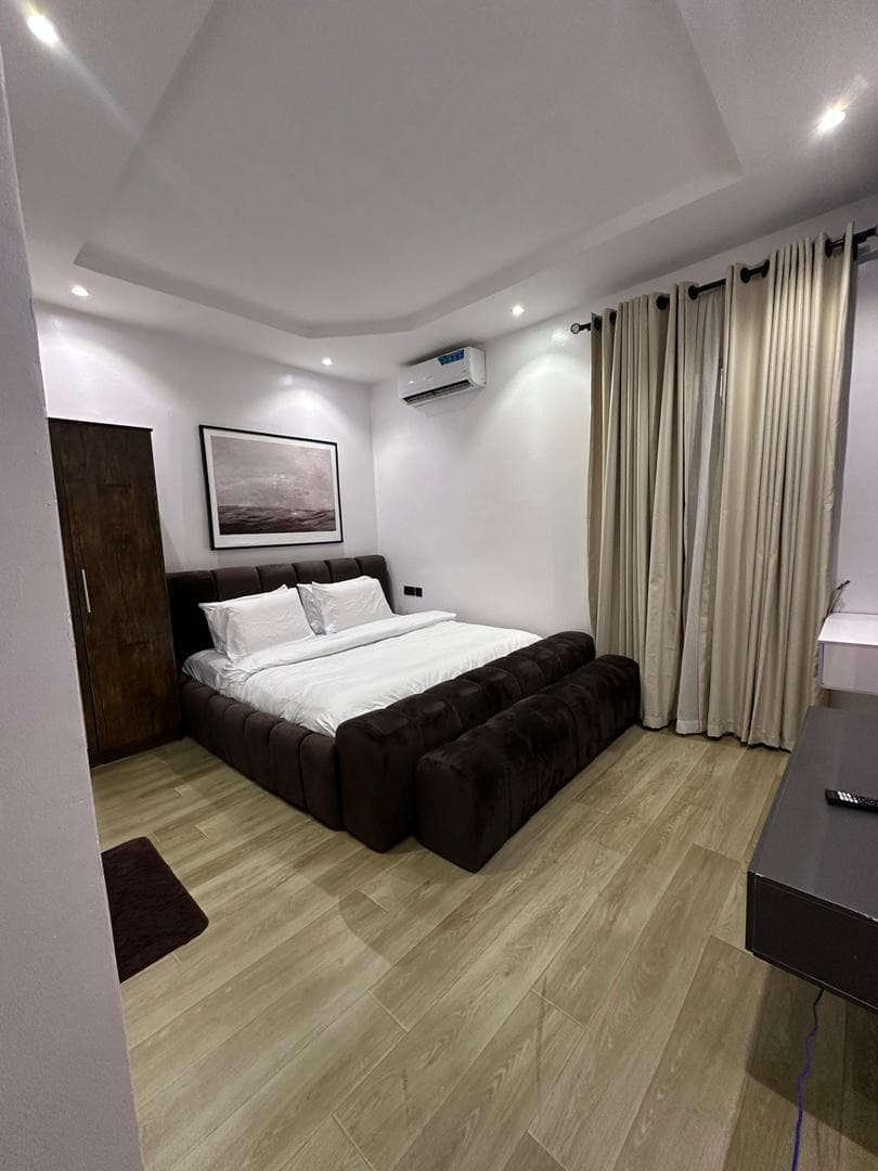 Raya Luxe - Chic 1-Bedroom Serenity - Image 4