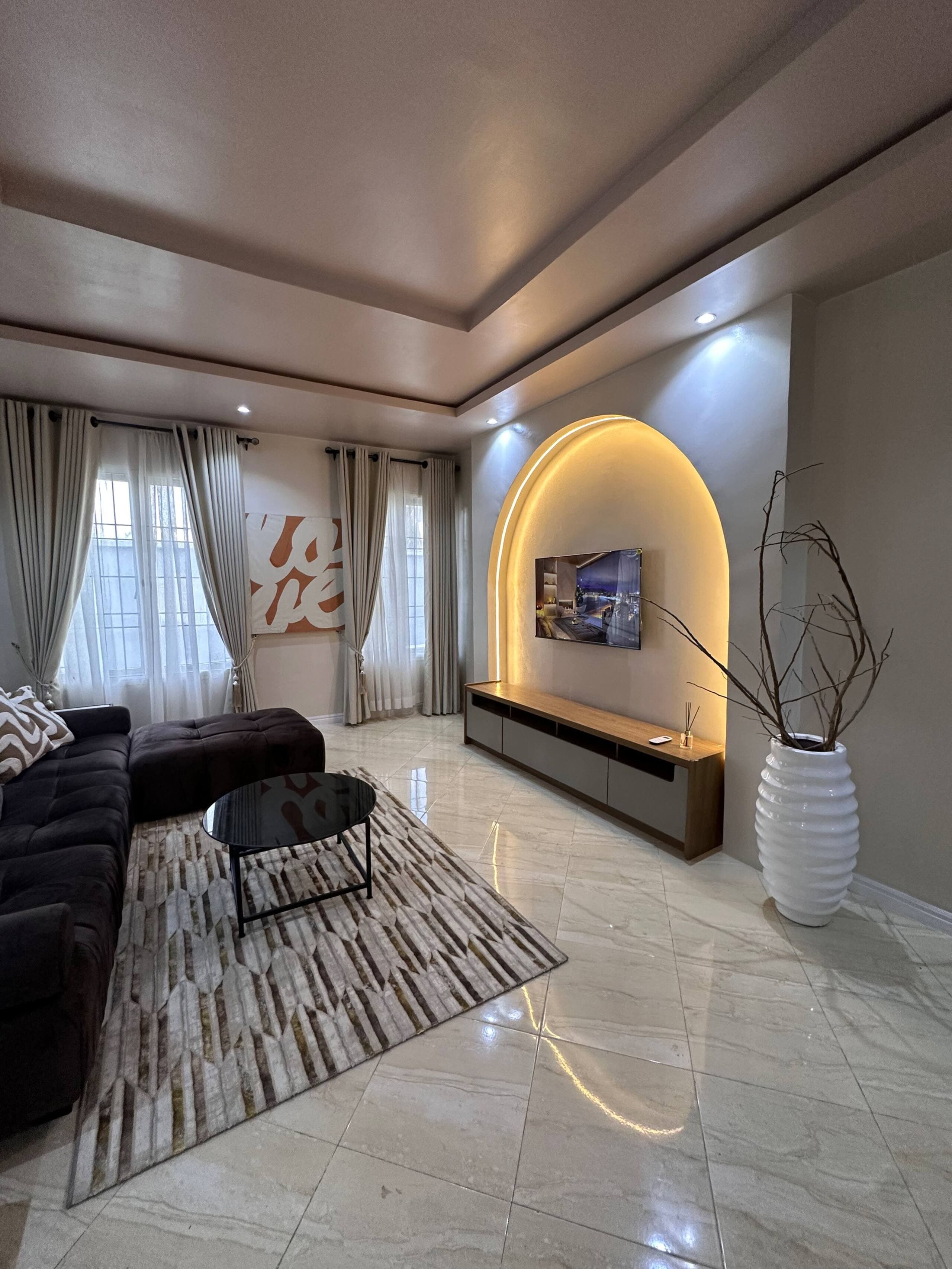 Raya Luxe - Chic 1-Bedroom Serenity