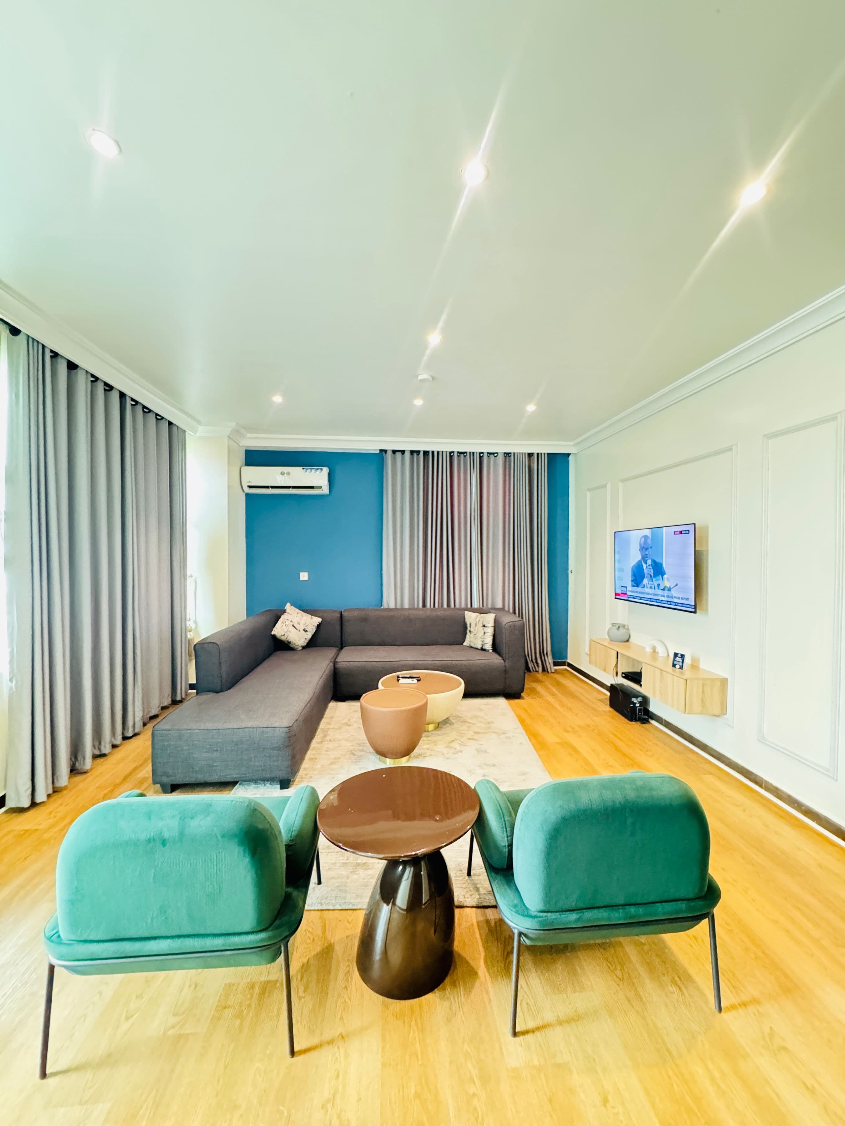 Sunflower Residence - Superior 1-Bedroom Apartment in Oniru - Unit 1