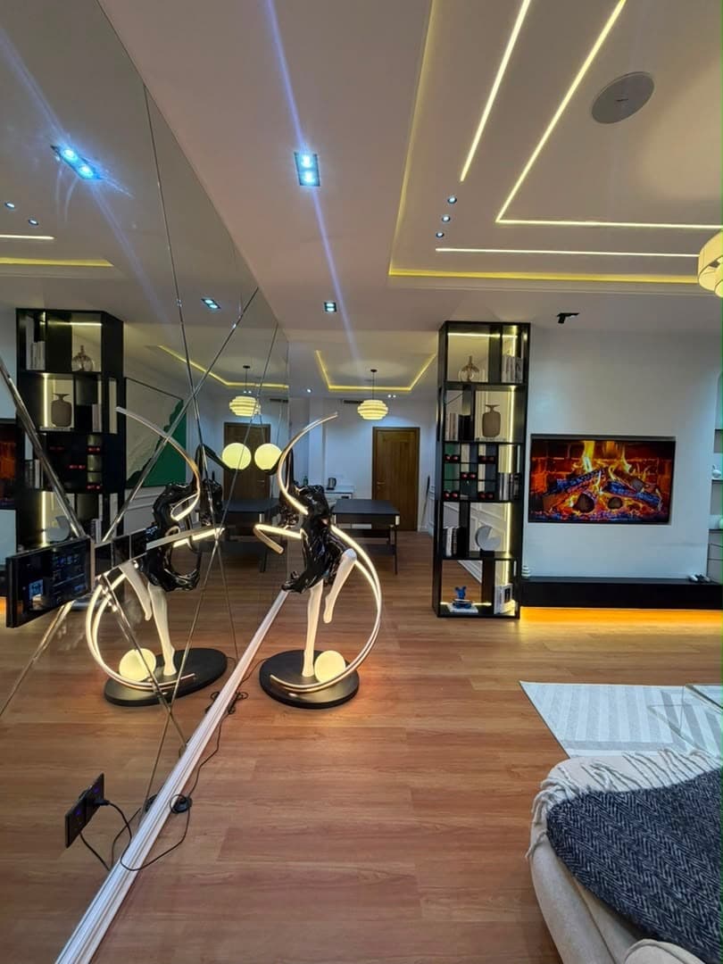 2-Bedroom Maisonette with Private Cinema Suite - Image 5