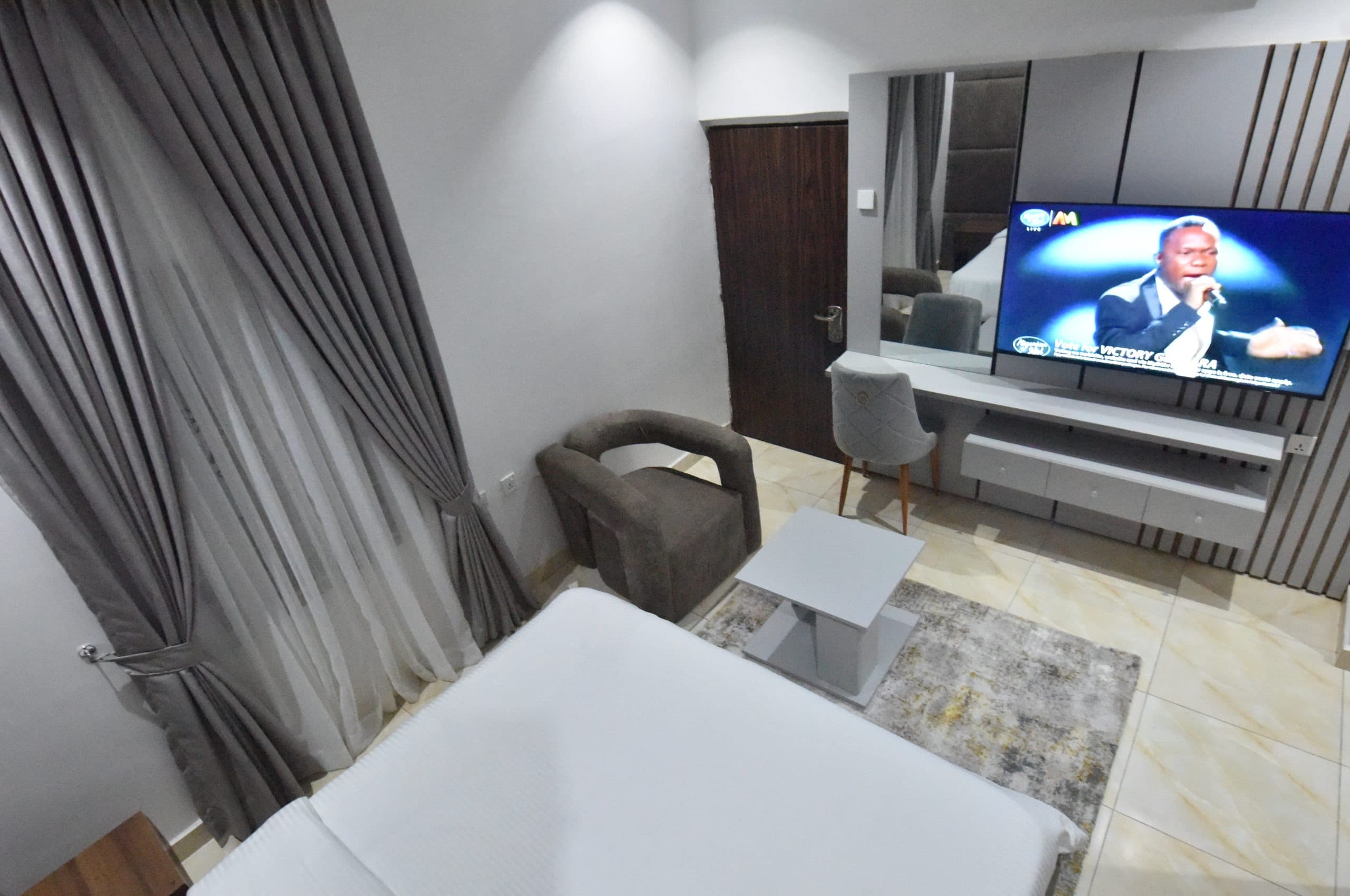 Superior 2-Bedroom Apartment - Image 4
