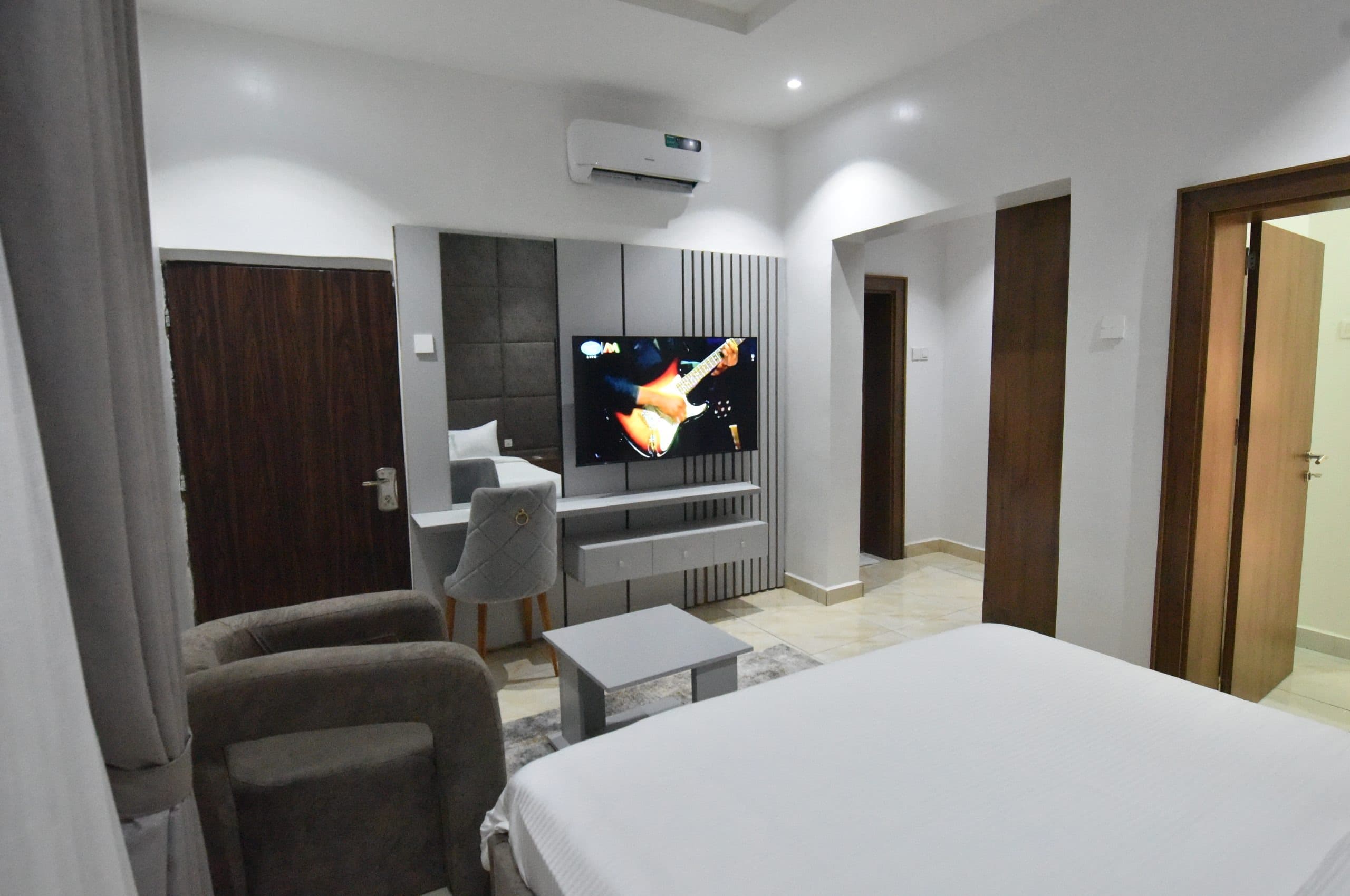 Superior 2-Bedroom Apartment - Image 3