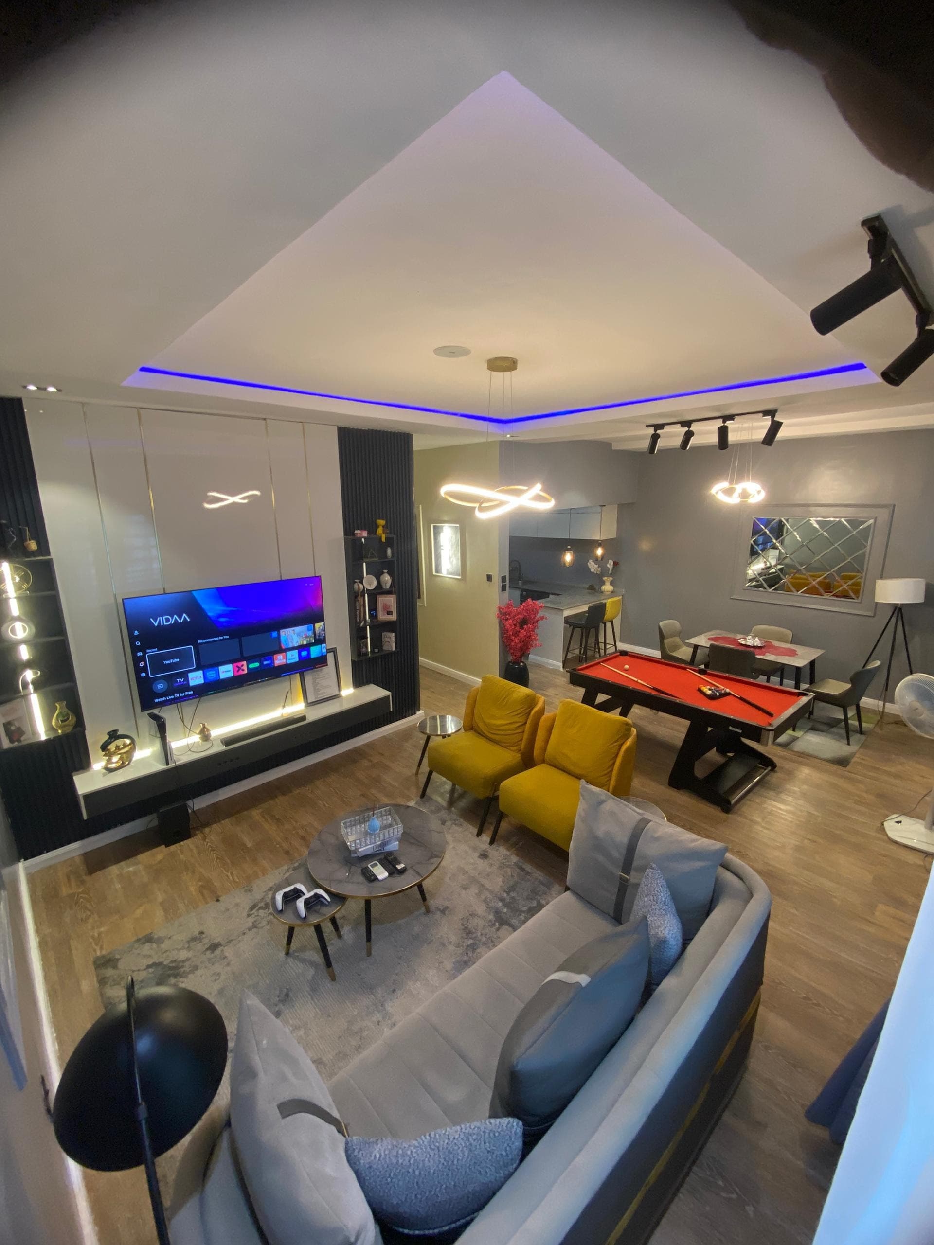 The Opal Pearl - Chic 3-Bedroom Poolside Retreat