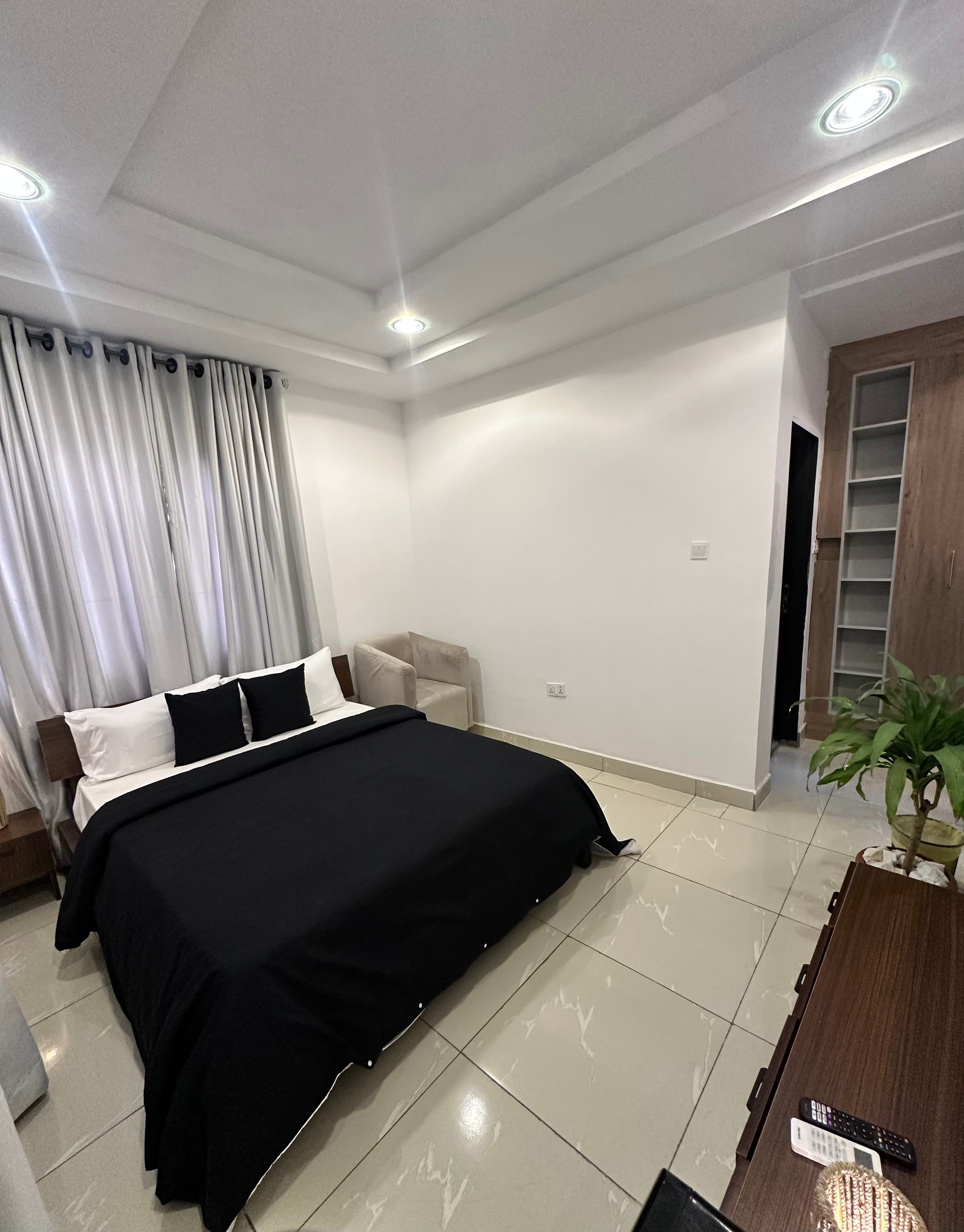 Amina Jahi Studio Apartment - Image 3
