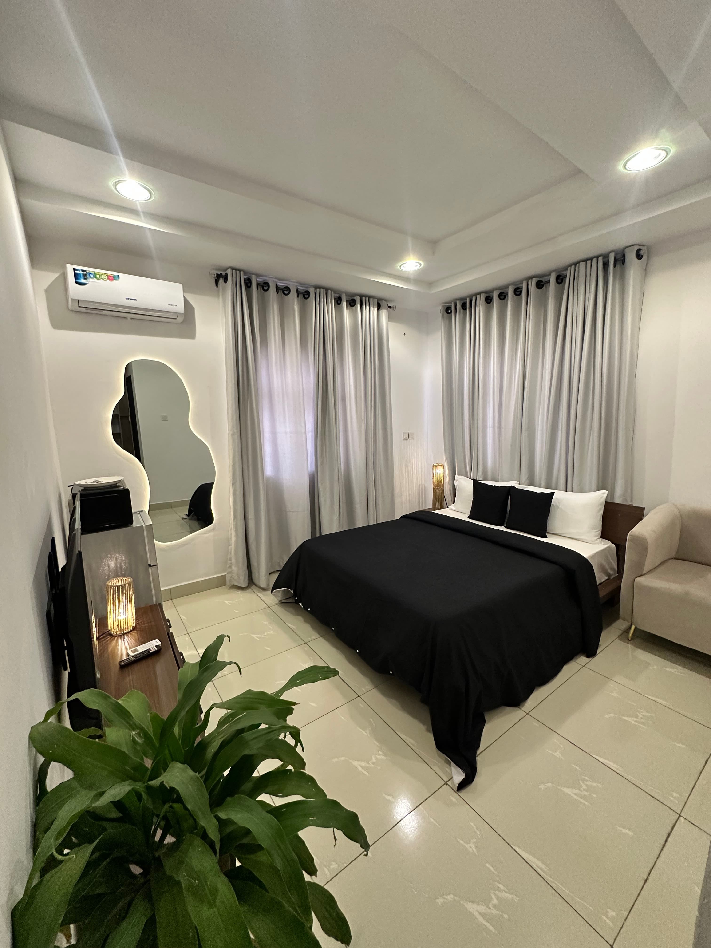 Amina Jahi Studio Apartment - Image 2