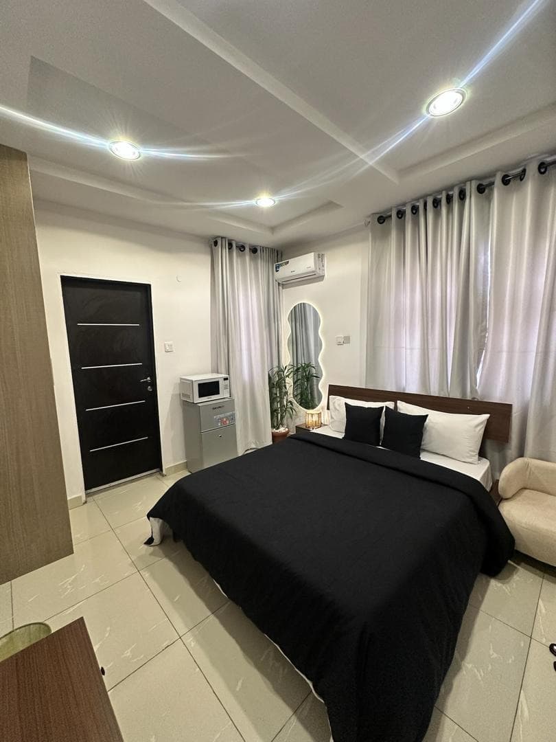 Atinuke Jahi Studio Apartment - Image 2