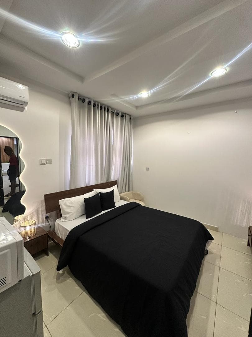Atinuke Jahi Studio Apartment - Image 5