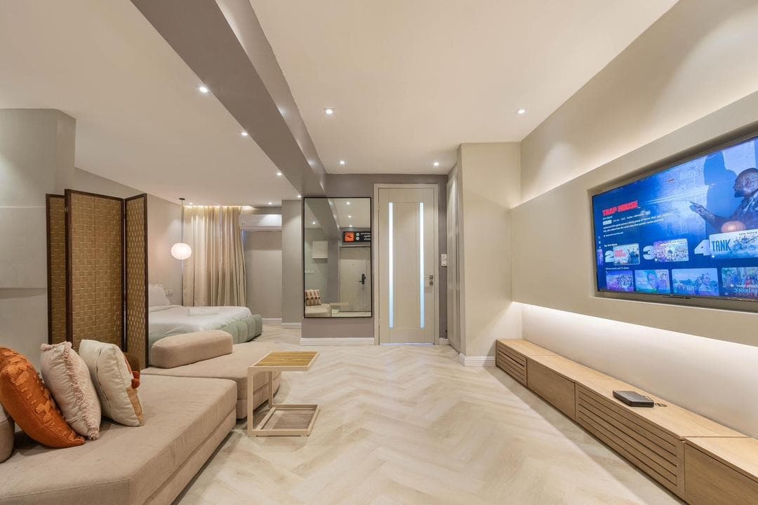 The Admiralty Luxe Studio - Modern Comfort - Image 5