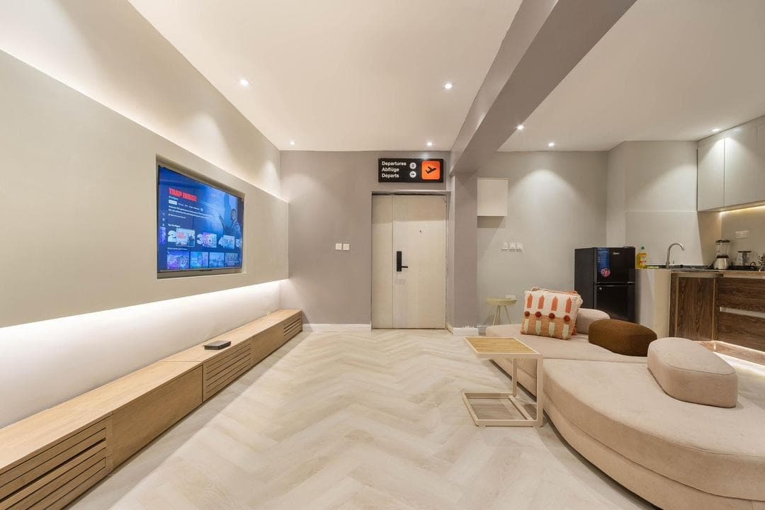 The Admiralty Luxe Studio - Modern Comfort - Image 3