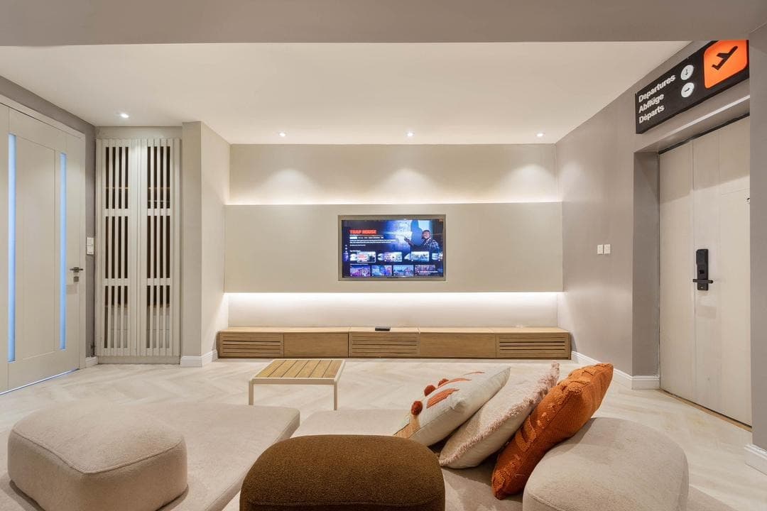 The Admiralty Luxe Studio - Modern Comfort