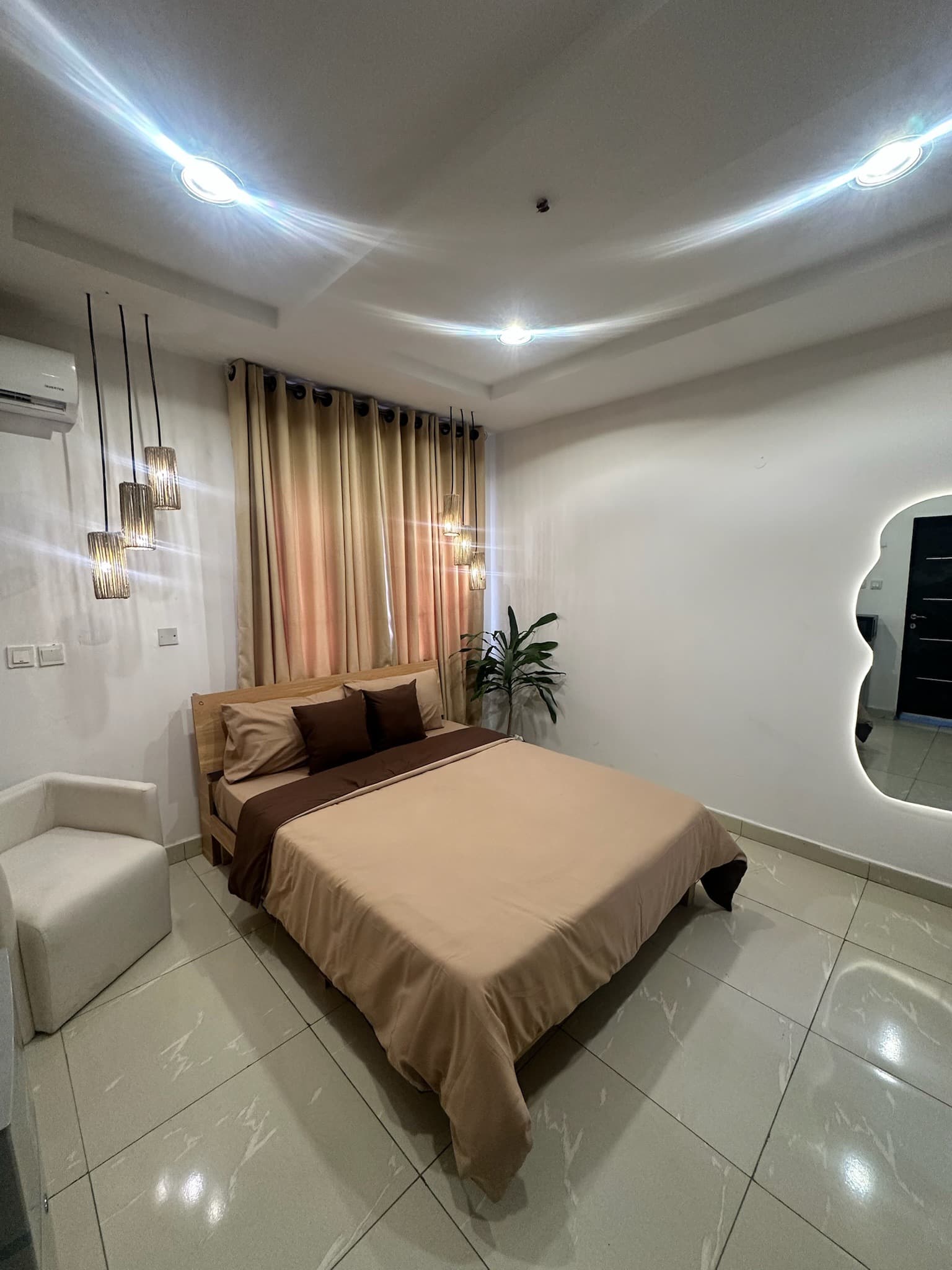 Ronke Jahi Studio Apartment - Image 2