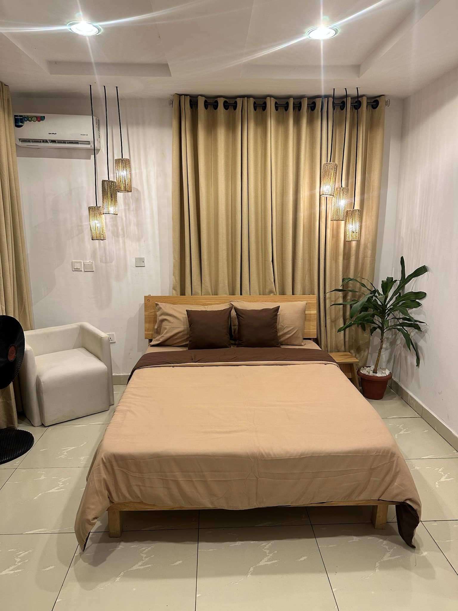 Ronke Jahi Studio Apartment - Image 4