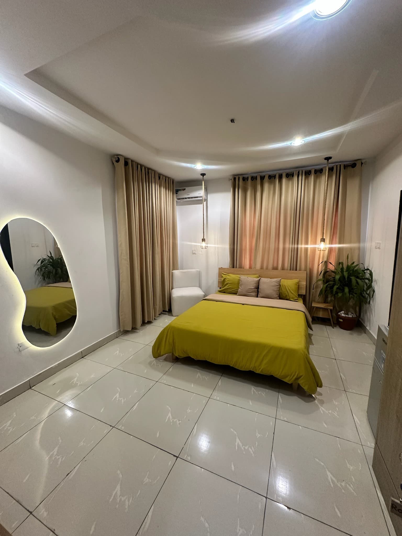 Ralu Jahi Studio Apartment - Image 4