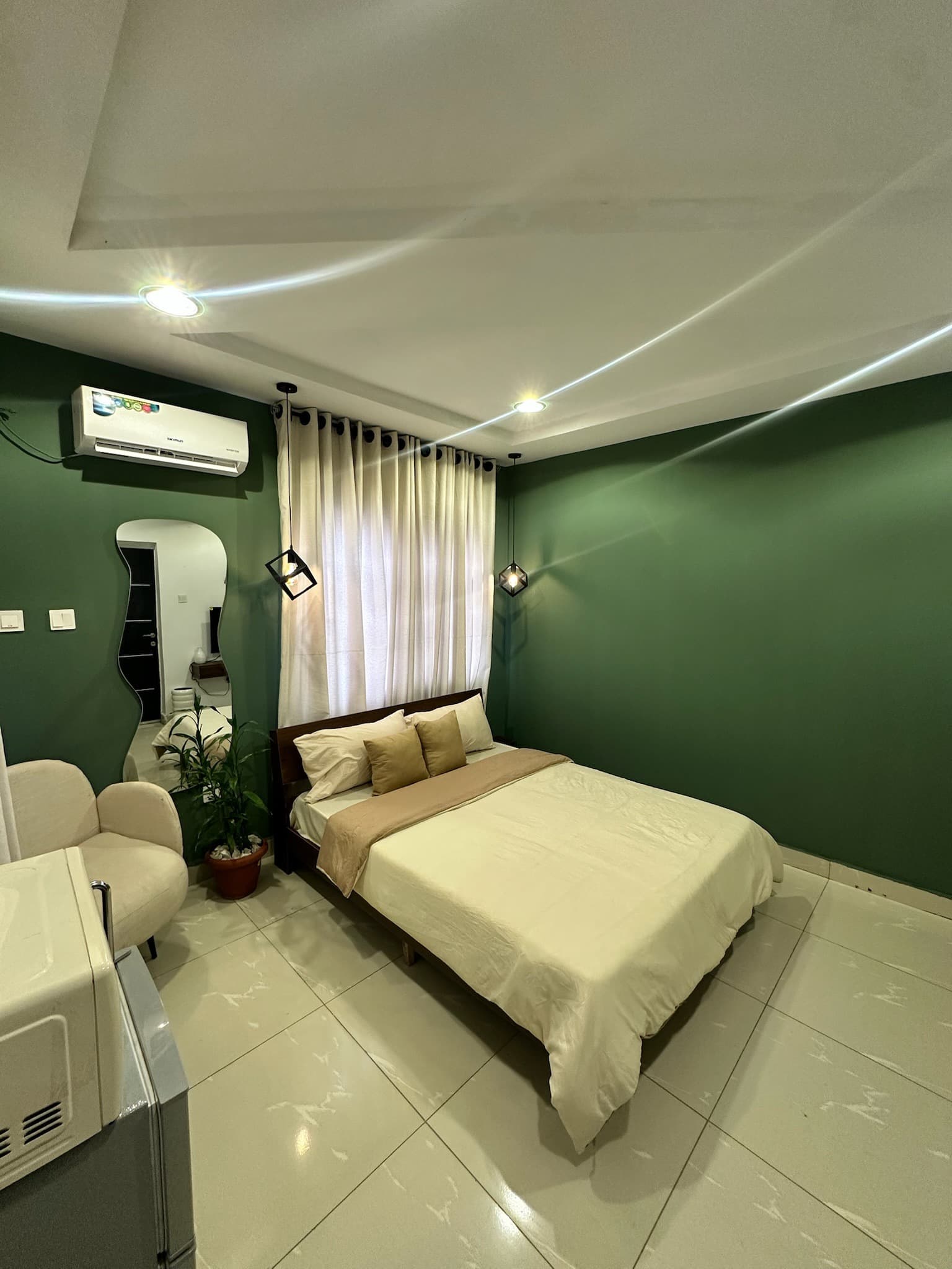 Sade Jahi Studio Apartment - Image 3