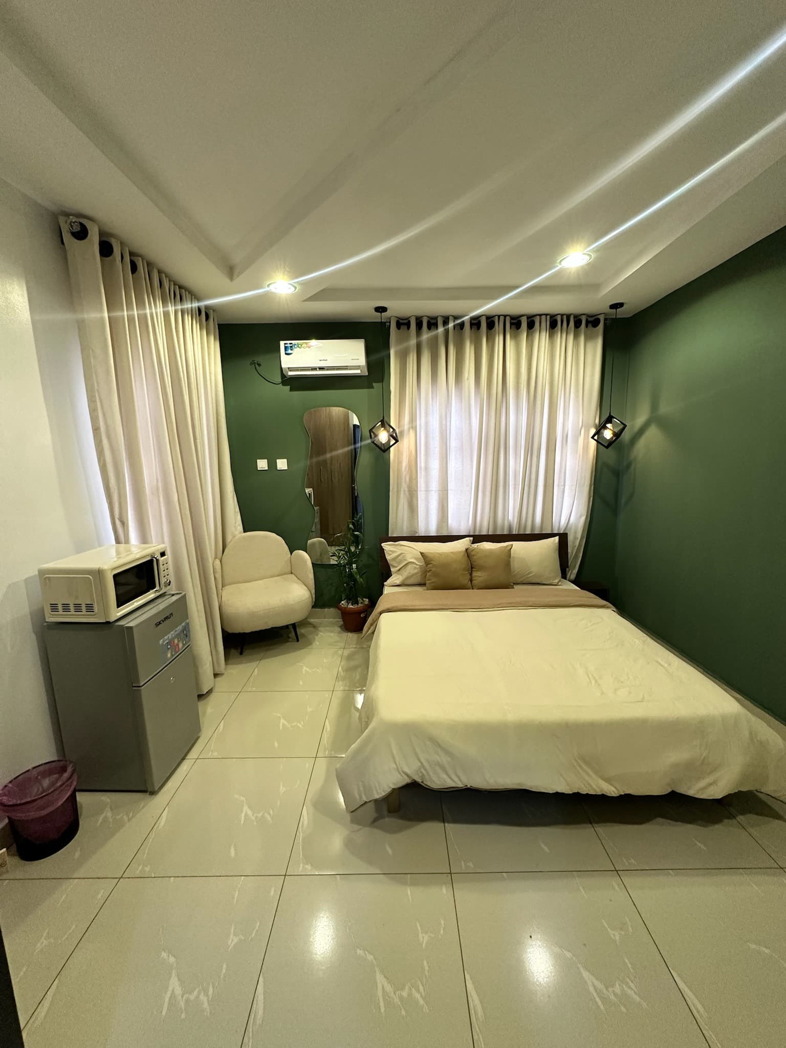Sade Jahi Studio Apartment - Image 5