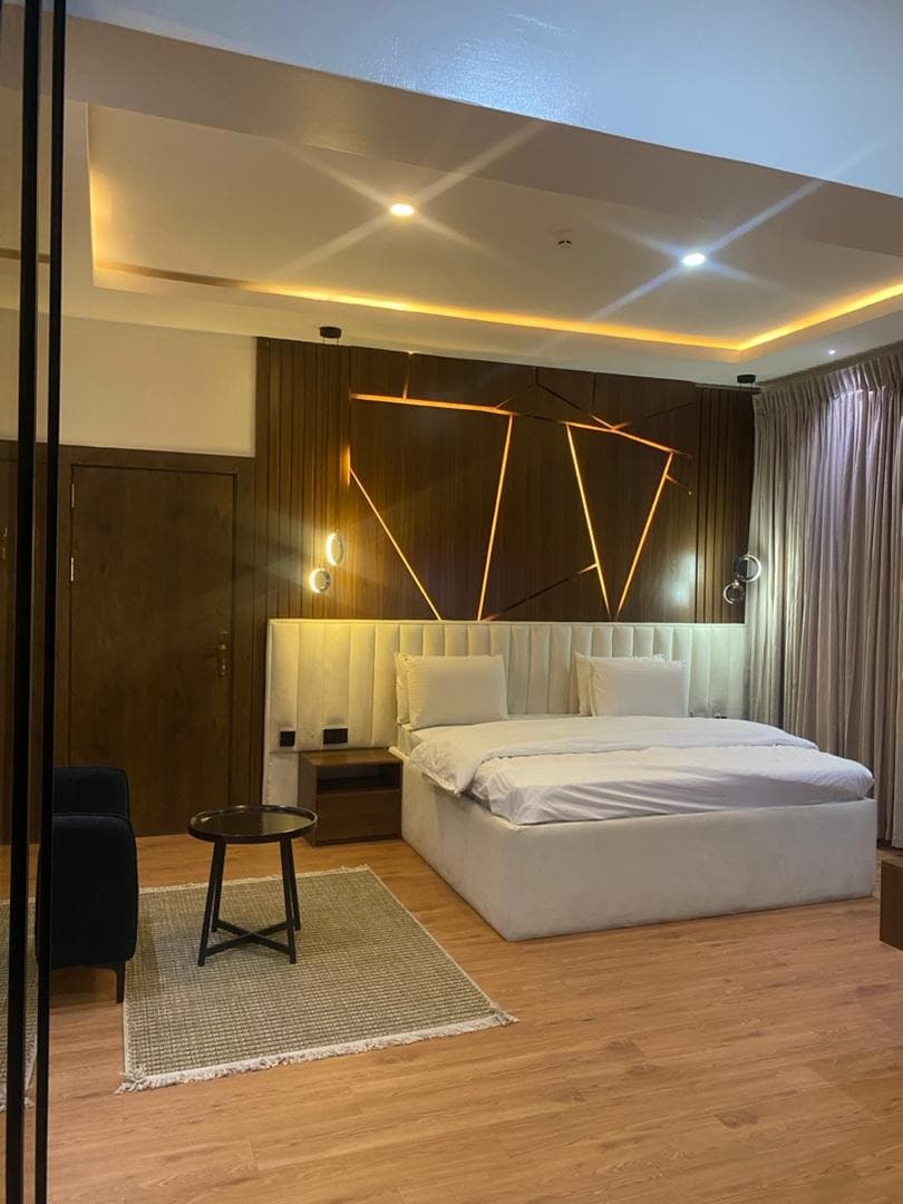 S' Lux 2Bedroom Apartment in PH - Image 5