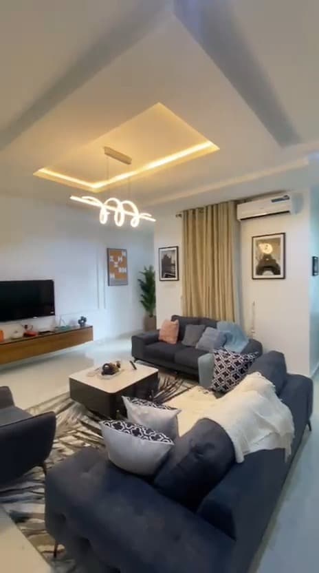 Luxury 2-Bedroom Apartment in PH - Image 3