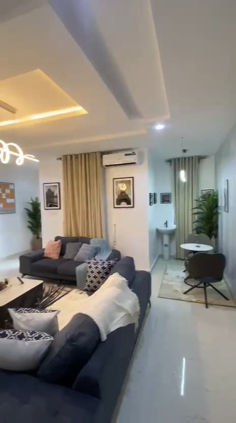 Luxury 2-Bedroom Apartment in PH - Image 2
