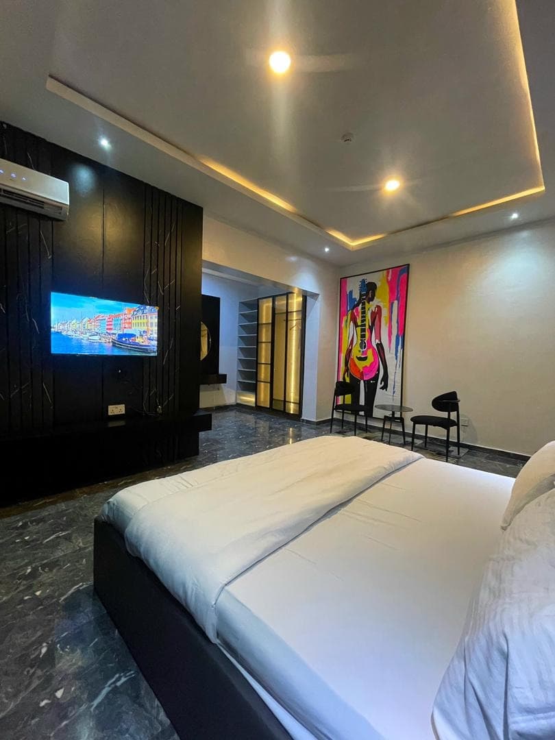 S'Lux Luxury 1-Bedroom in PH - Image 5