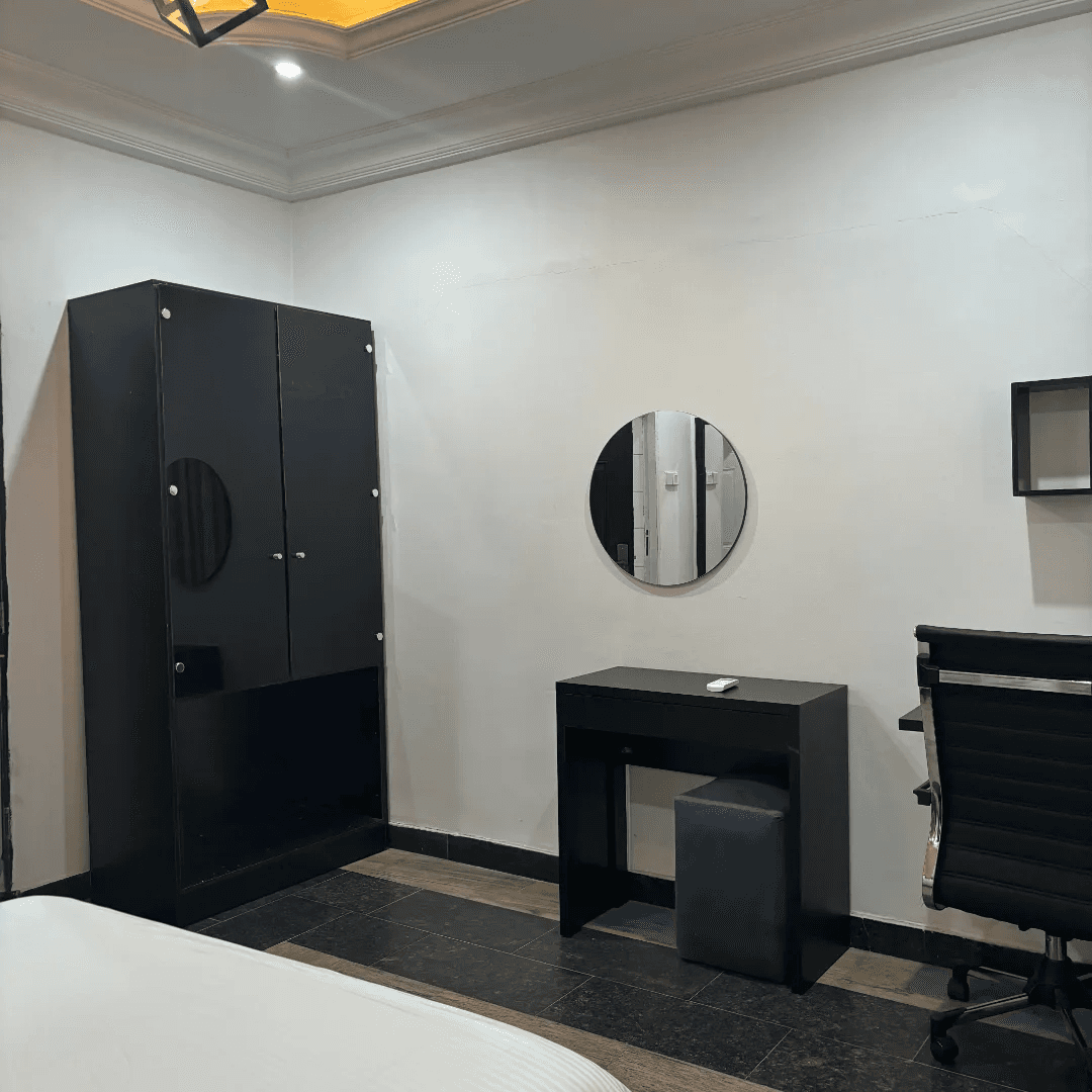 Victoria 1 Bedroom Apartment - Image 5