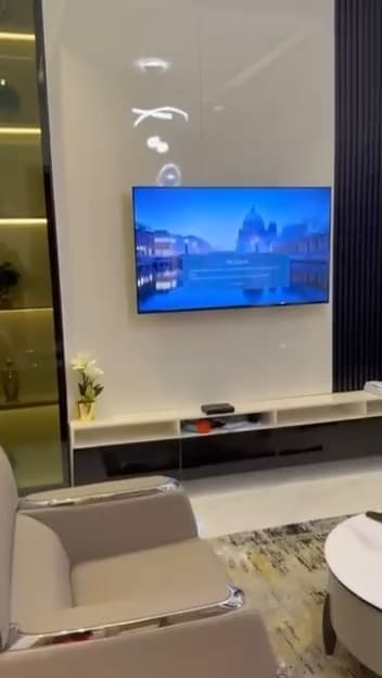 J&e Luxury 1-Bedroom Apartment