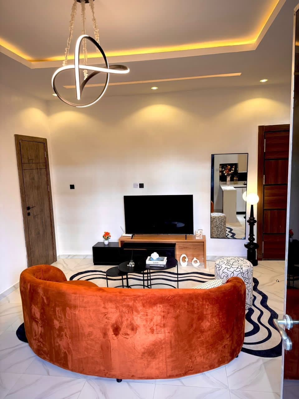 Cozy 2 Bedroom Apartment - Image 2